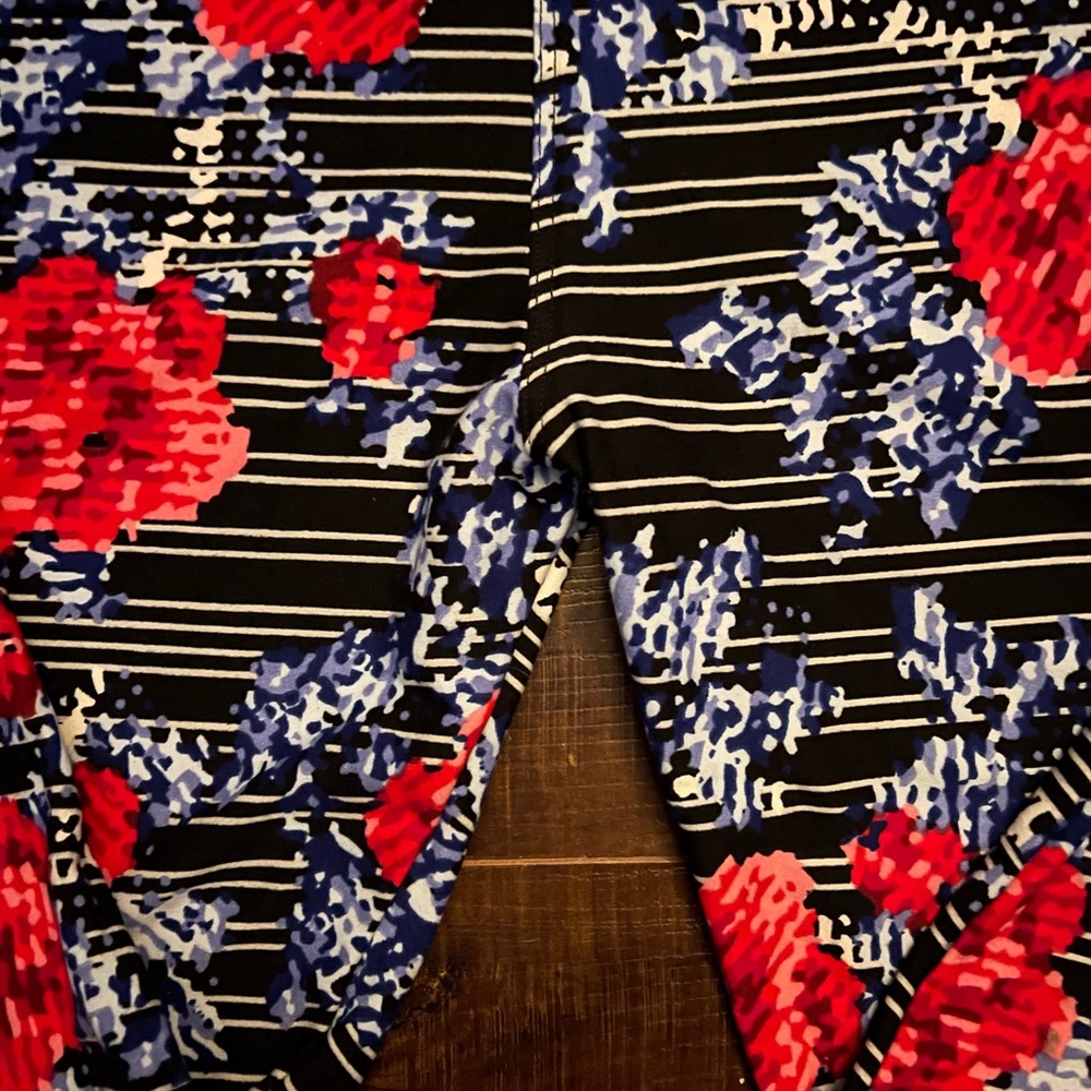 Lularoe digital floral leggings 🥰